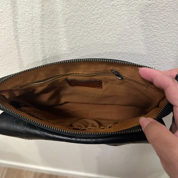 Patricia Nash~Avellino Tooled Black Leather Crossbody Shoulder Handbag P062233 - Picture 8 of 11